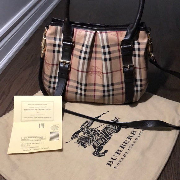Burberry Handbags - Burberry Purse 100% AUTHENTIC